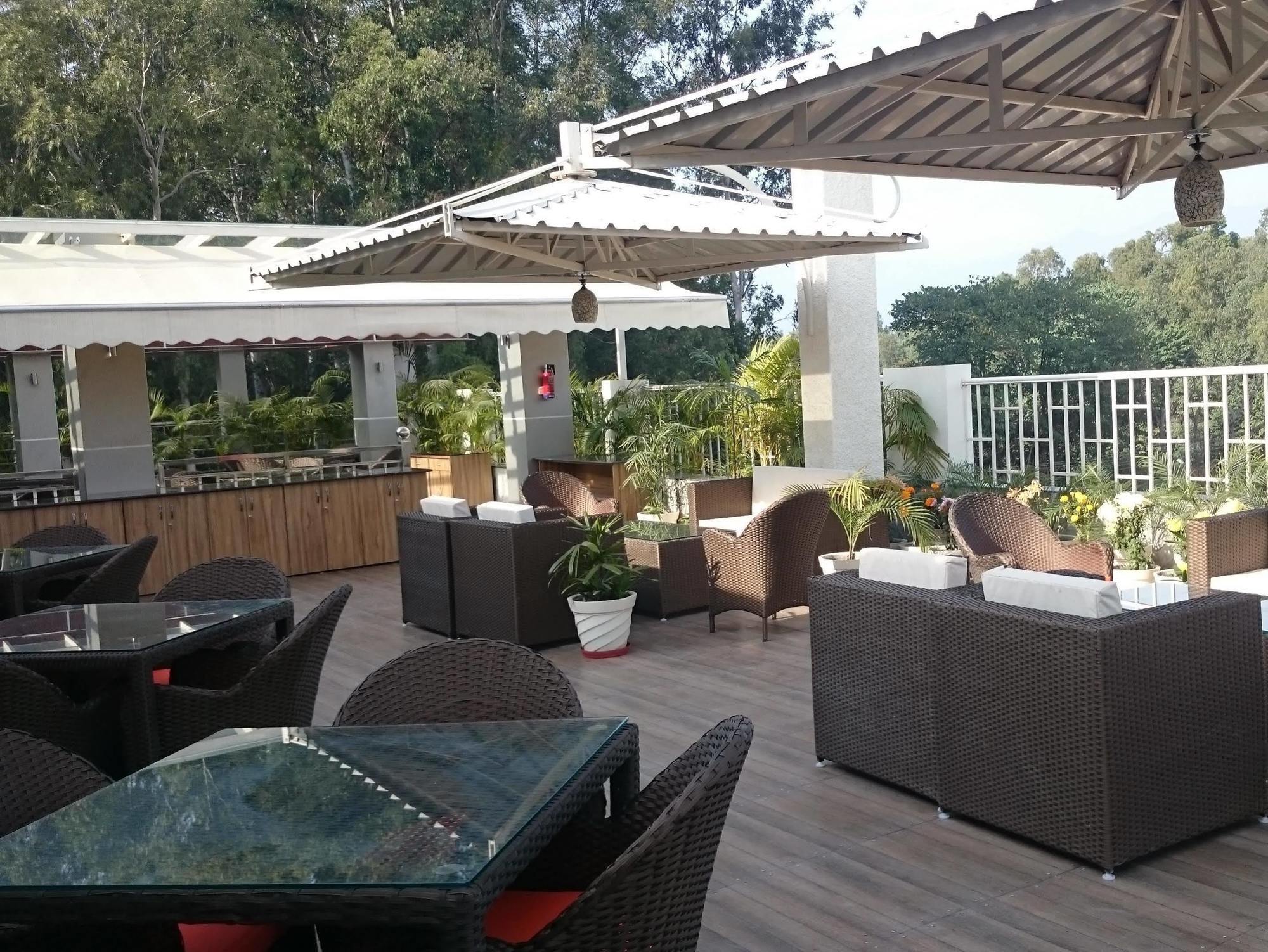 Imperial Clarks Inn Dehradun Exterior photo