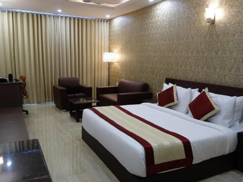Imperial Clarks Inn Dehradun Exterior photo